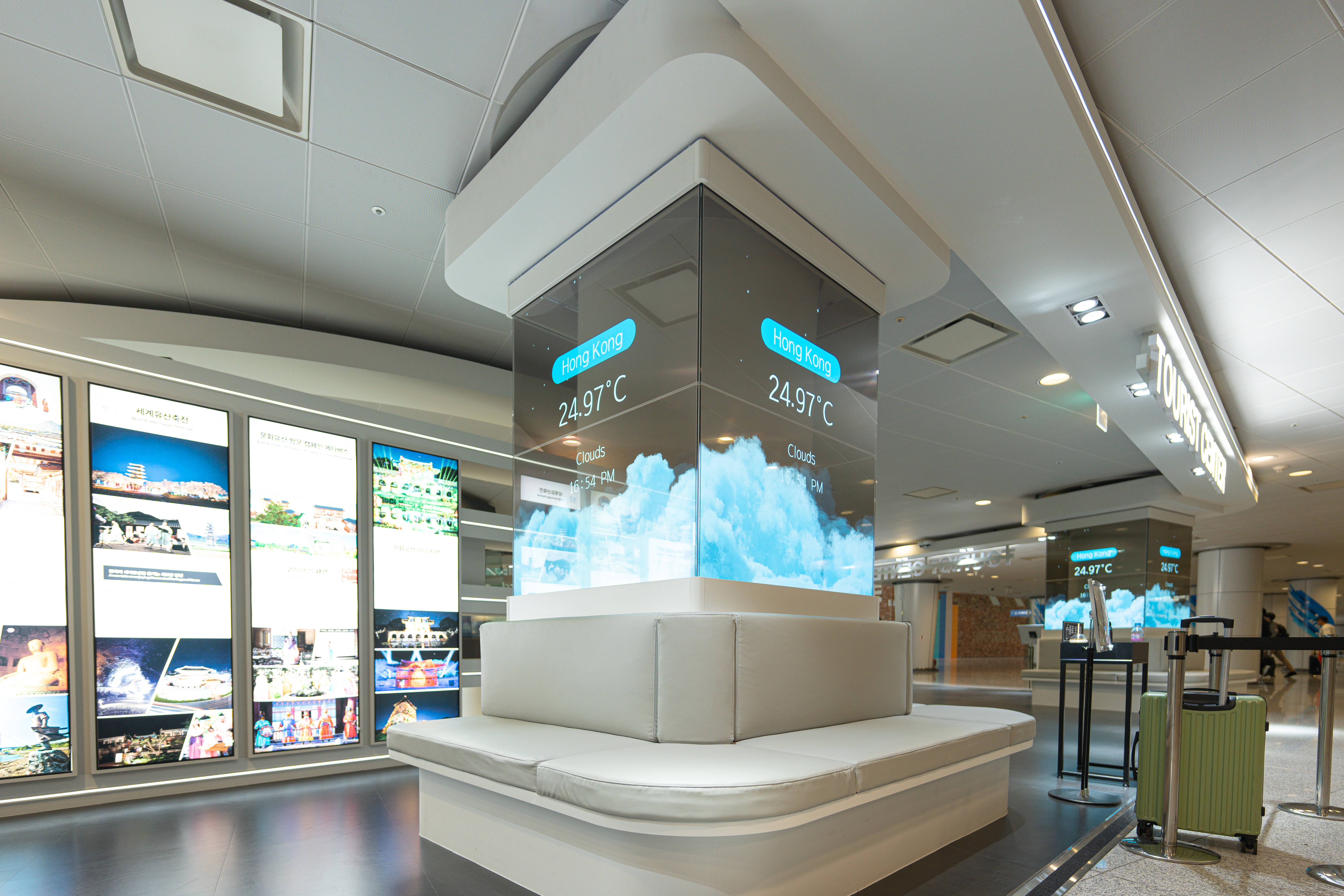 인천공항 여행자 센터 투명 OLED-03
