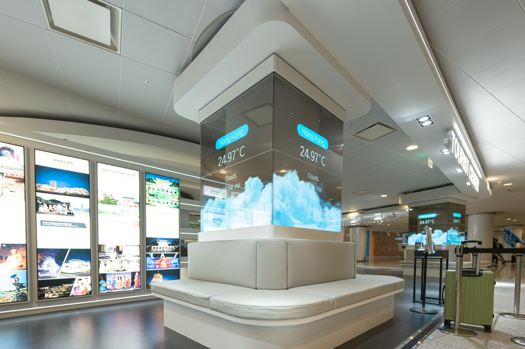 인천공항 여행자 센터 투명 OLED-03