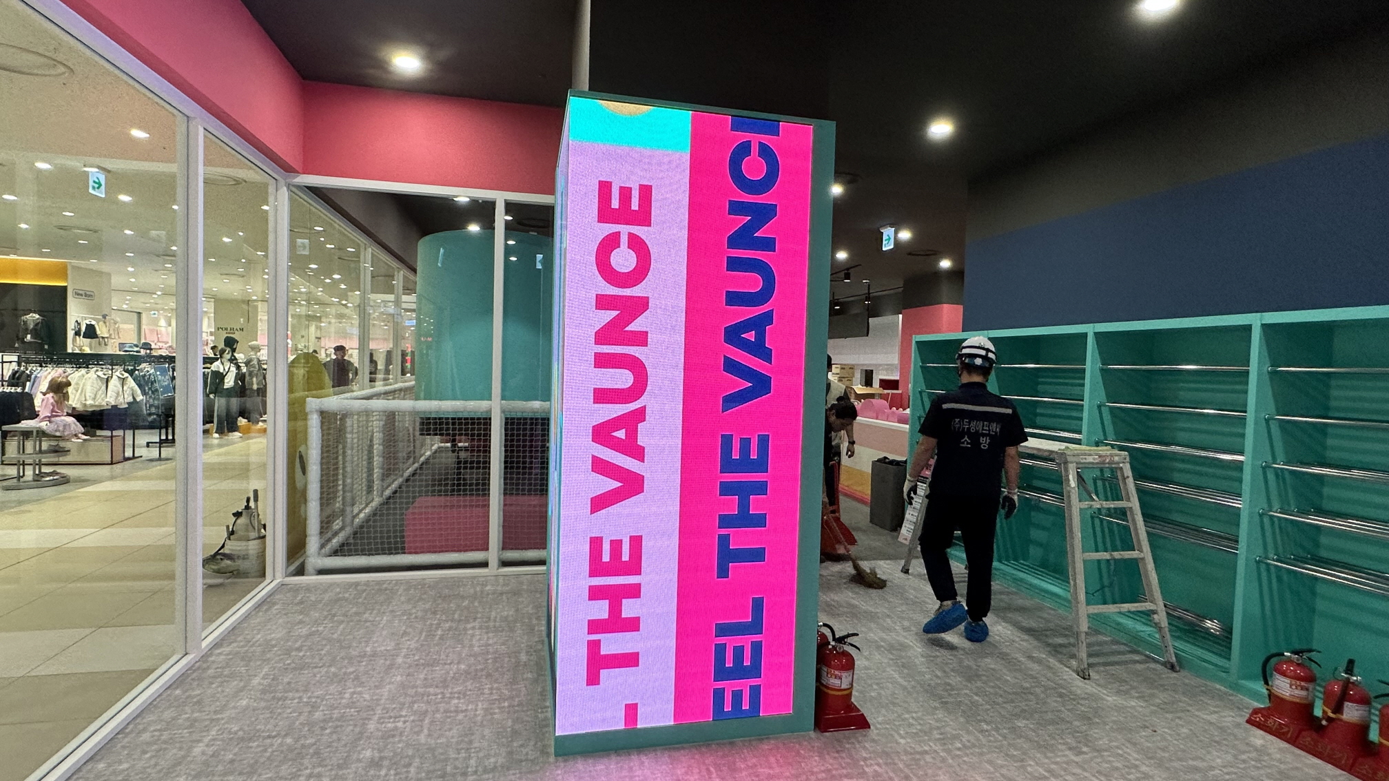 광교 롯데몰 바운스 카페 기둥형 LED-03