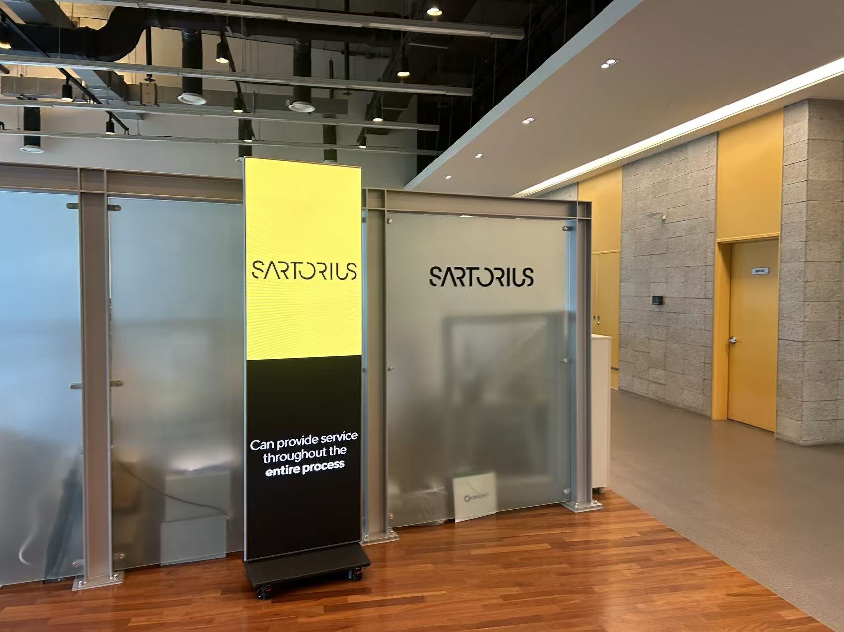 싸토리우스 LED포스터-02