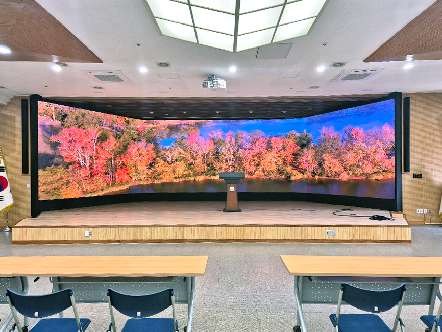 김천시청 강당 고해상도 LED전광판-03