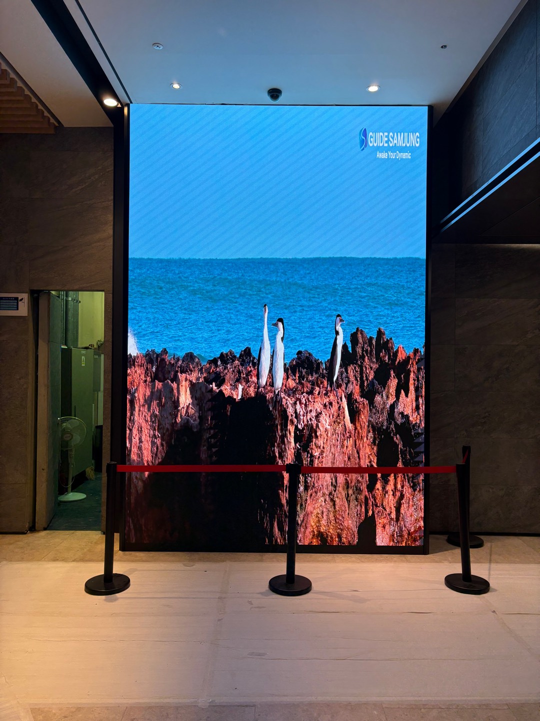 건물 로비 LED 스크린 설치 사례-04