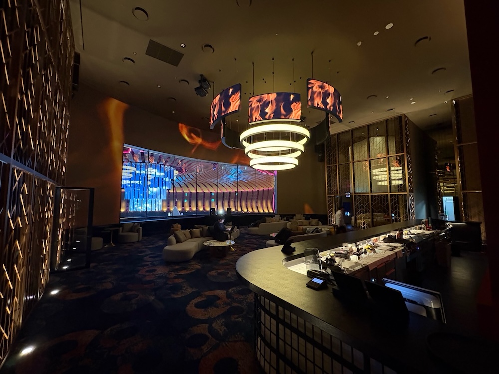 커브드LED모니터