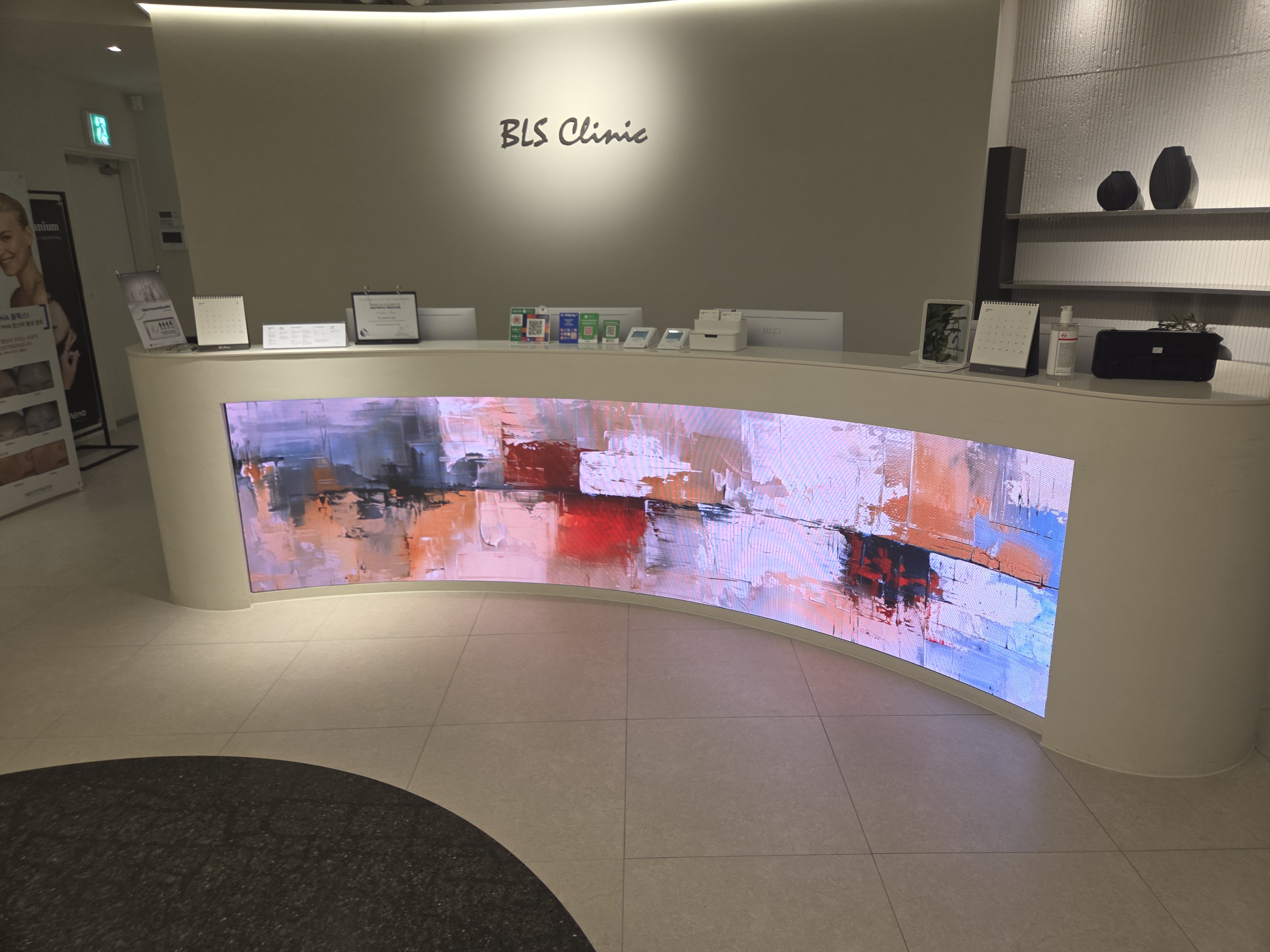 명동 BLS클리닉 데스크 LED전광판-01
