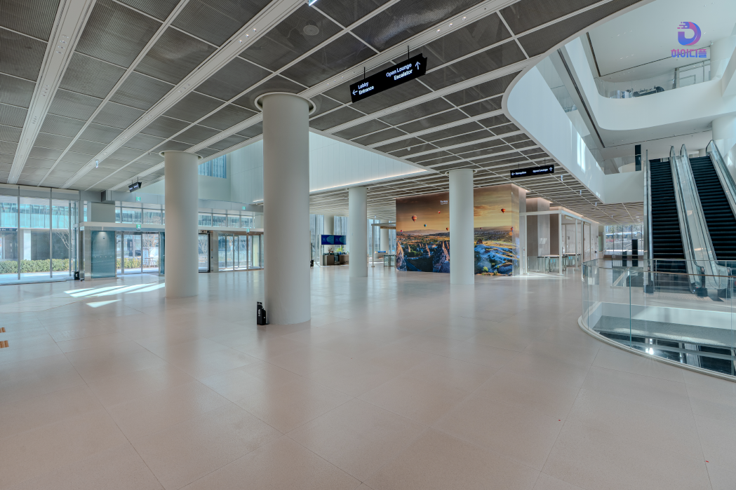 로비 공간 그물형 LED 전광판 사례-010