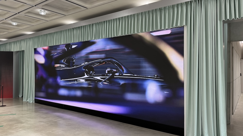 LED 미디어월, 브랜드 경험을 완성하는 공간형 디스플레이-04