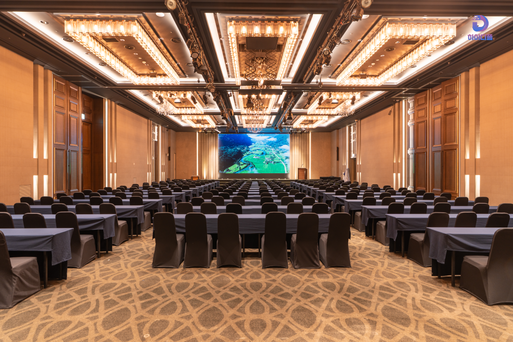 연회장 LED디스플레이, 대형 공간을 완성하는 몰입형 미디어 연출-06