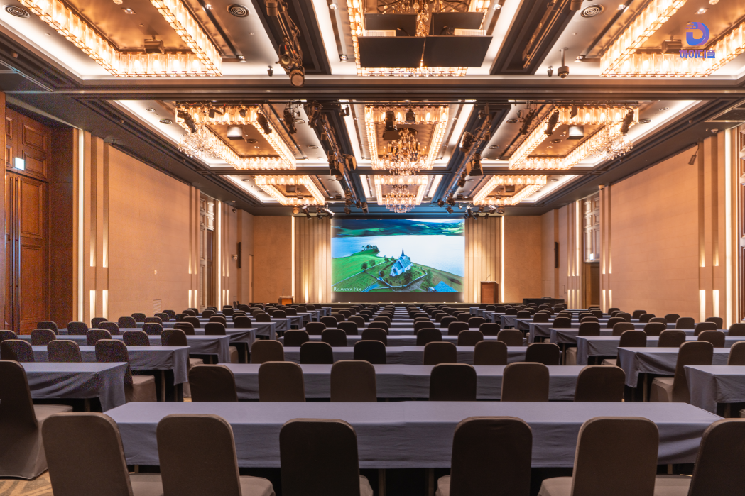 연회장 LED디스플레이, 대형 공간을 완성하는 몰입형 미디어 연출-08