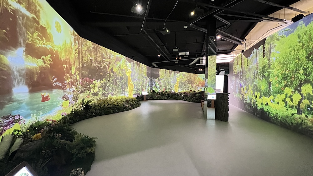 공간을 따라 펼쳐지는 몰입형 미디어 경험과 터널형 LED-05