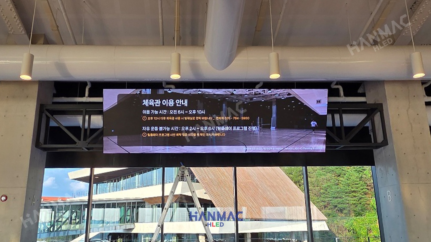 P1.9 고해상도로 완성한 내부 커뮤니케이션 디스플레이-01